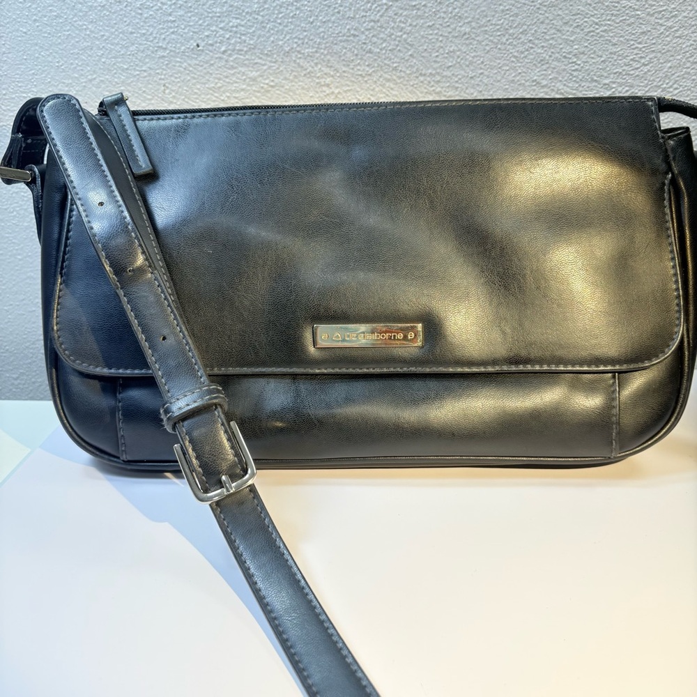 Liz Claiborne Black Crossbody Bag w Adjustable Strap